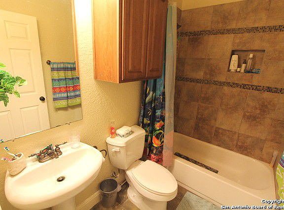 4th image of 910 Pine St APT A101