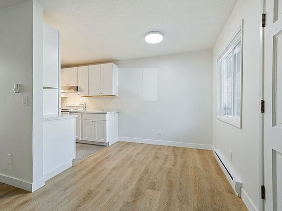 2nd image of 2702 SE Alder St #2718