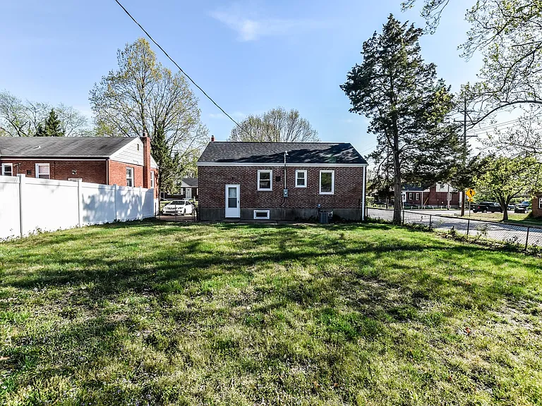 8143 Braddock Dr — Photo 7