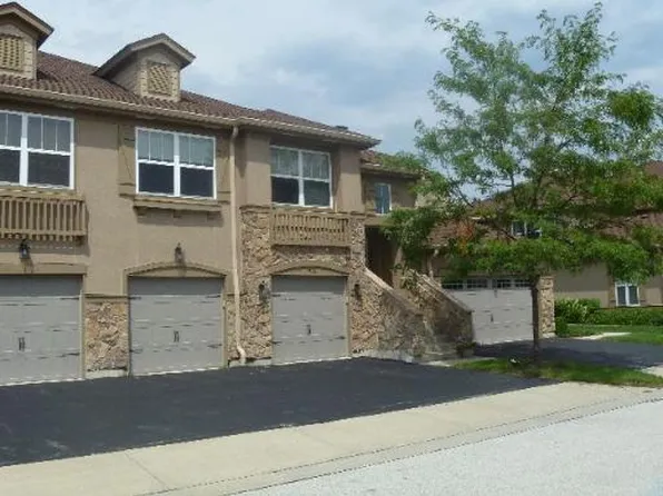 1952 Crenshaw Cir, Vernon Hills, IL 60061