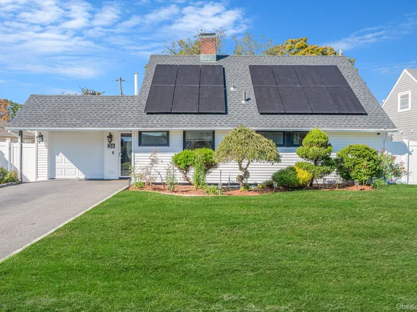 26 Sky Lane, Levittown, NY 11756