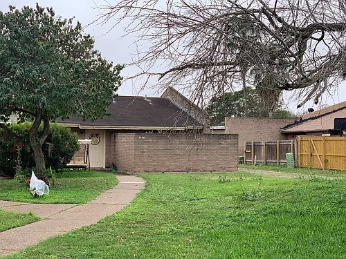 1006 Fairway Dr Photo 1