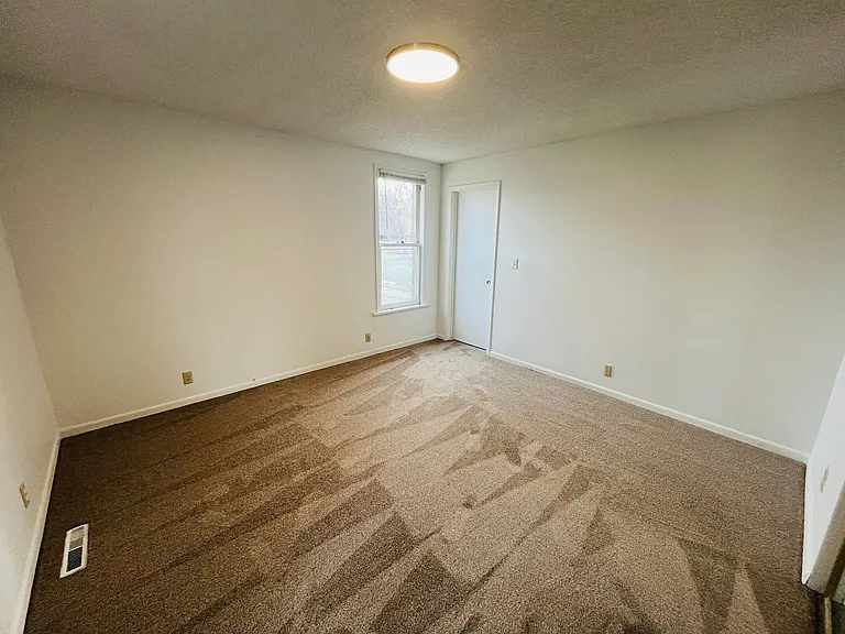 425 S 30th St — Photo 13