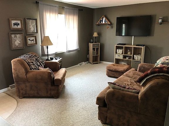 3rd image of 545 Lake Ave