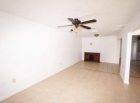 3rd image of 1900 W 28th St