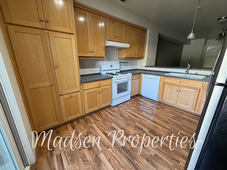 2188 Nord Ave — Photo 8
