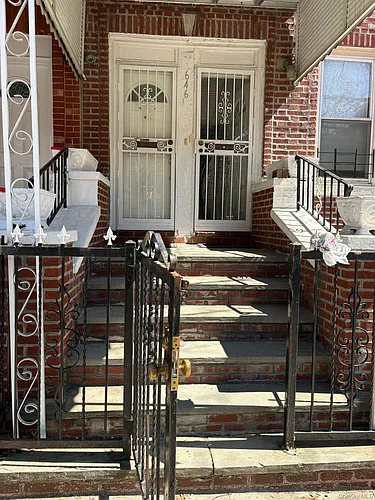 646 Commonwealth Ave Photo 1