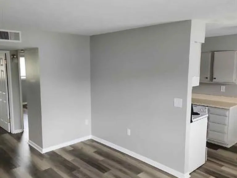 4900-4903 Saddlebrook Ln — Photo 30