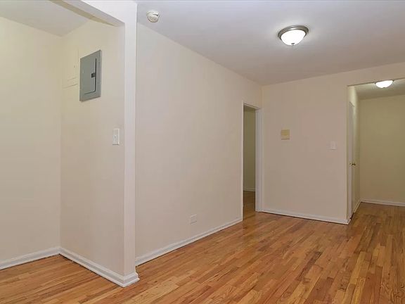 4th image of 10-40 Neilson St #4B