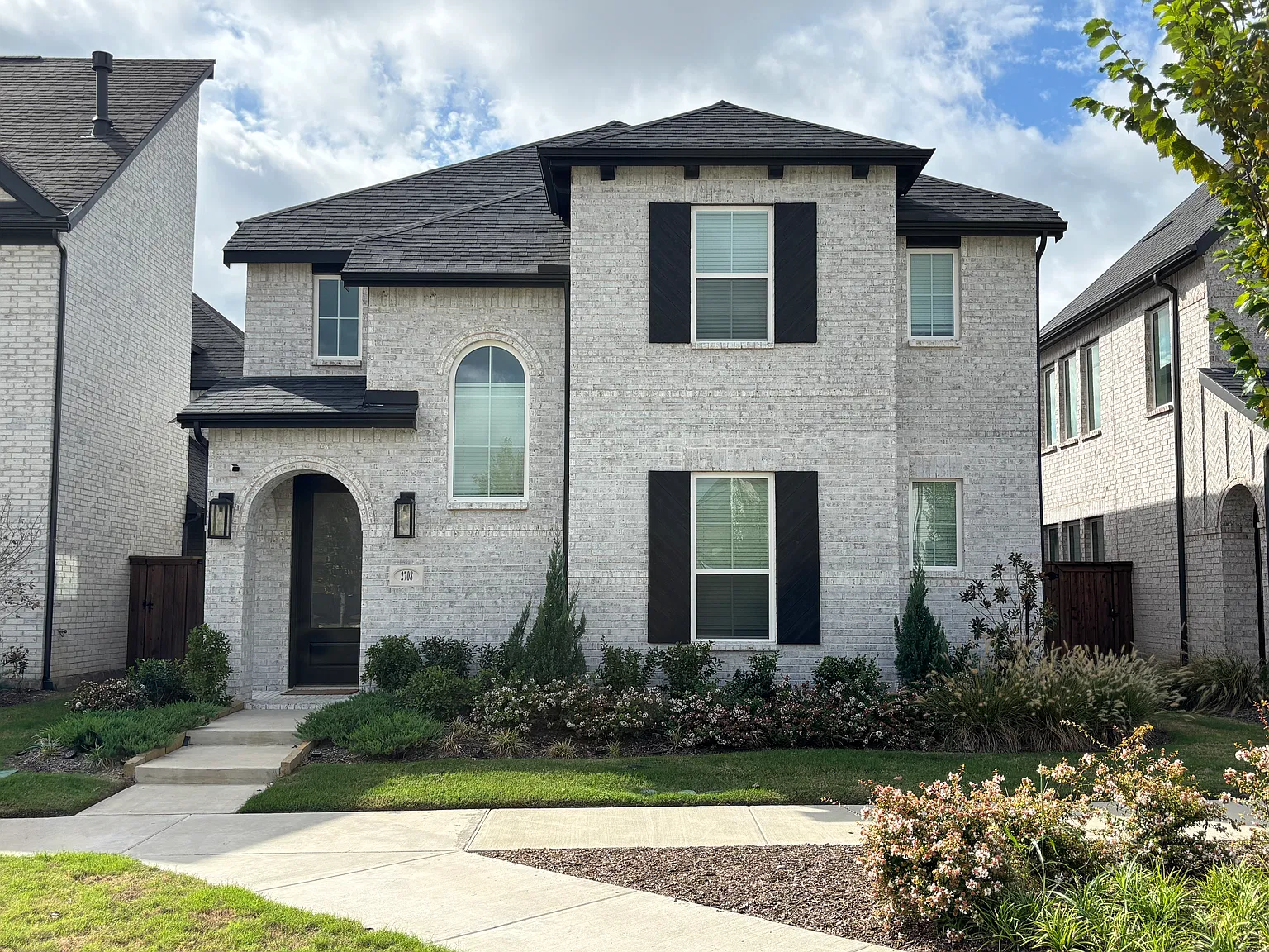 2708 Acadia Mews — Photo 3