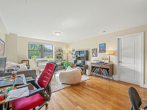 5th image of 2829 35th St