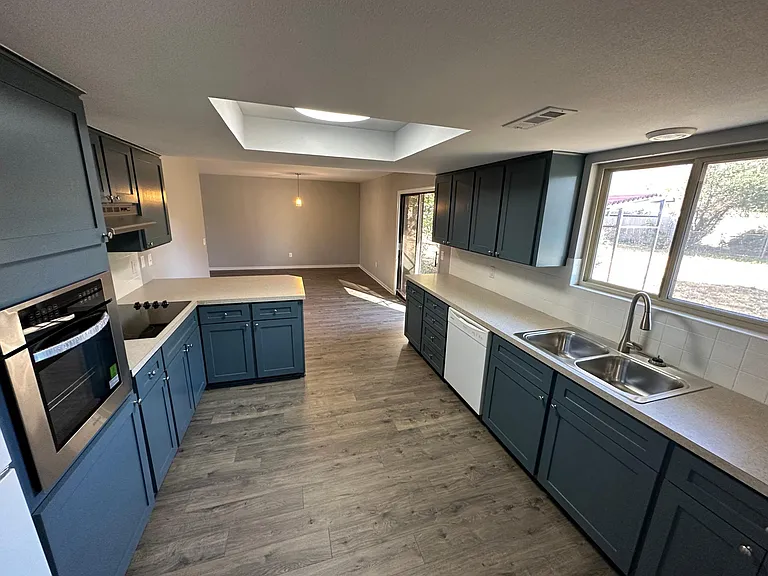 1501 SE South St — Photo 2