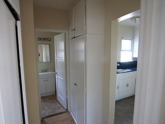 4th image of 5940 Melrose Ave APT 2