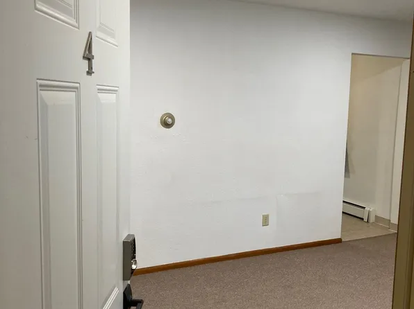 305 Valley St E #4, Cavalier, ND 58220