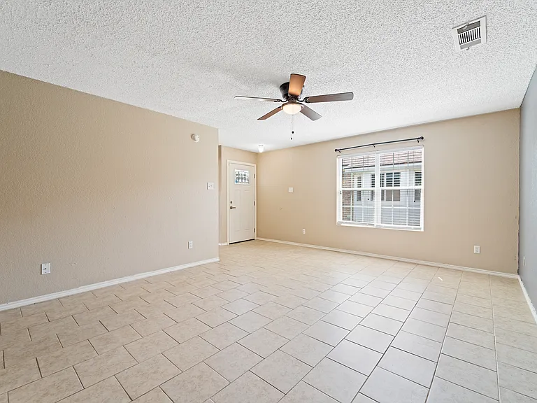 303 Carly Dr — Photo 5