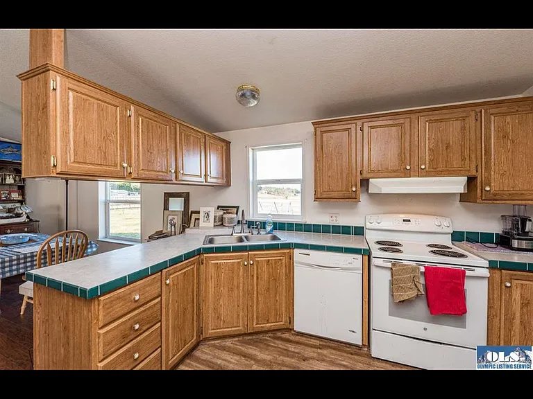 144 Nicki Ln — Photo 5
