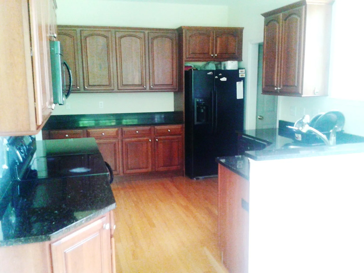 5 bed, 2.5 bath, 2200 sqft, $2,000 — Photo 3