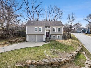614 NE 36th St, Kansas City, MO 64116