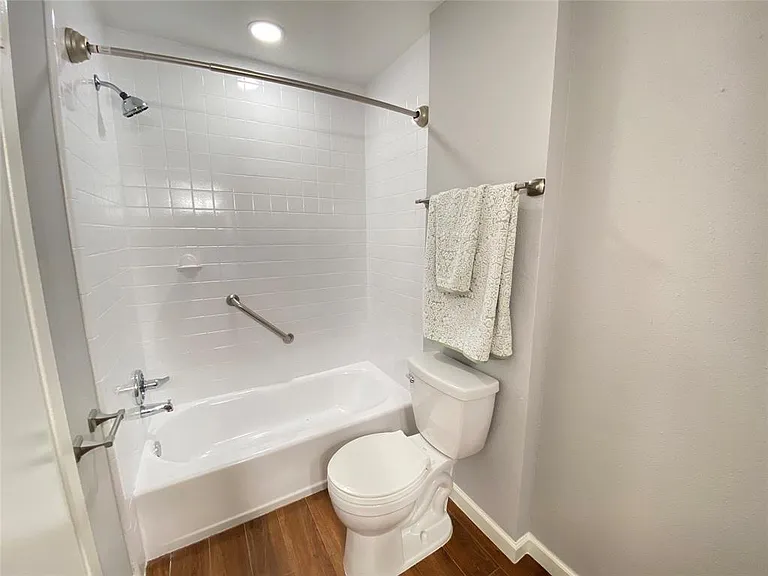 1011 Melford Ave — Photo 12