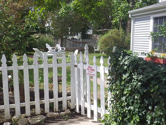 The cottage yard is totally fenced in for the safety of pets.