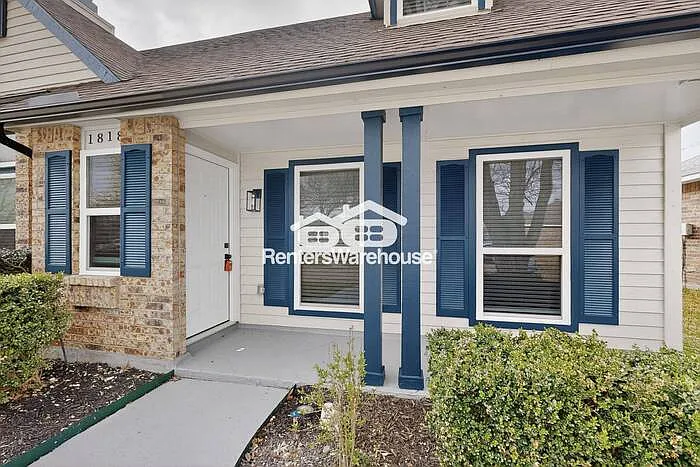 1818 Indian Creek Ct — Photo 3