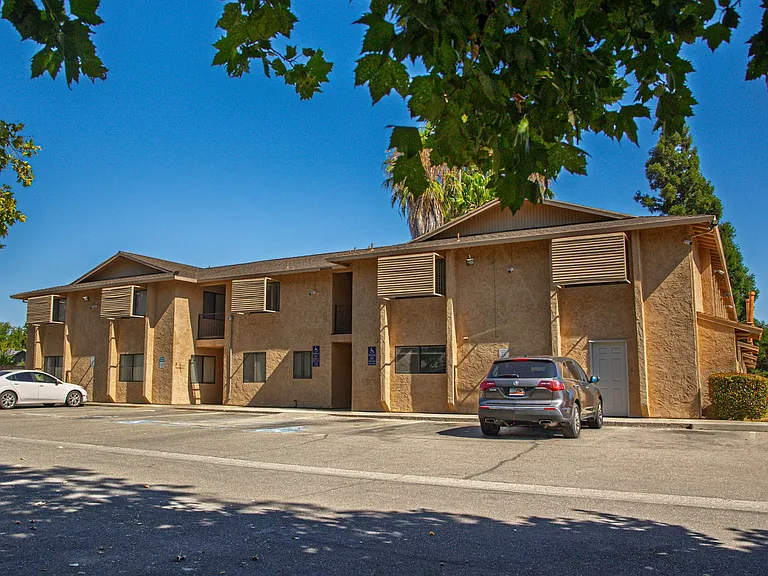 Joshua Tree Apartments — Photo 10