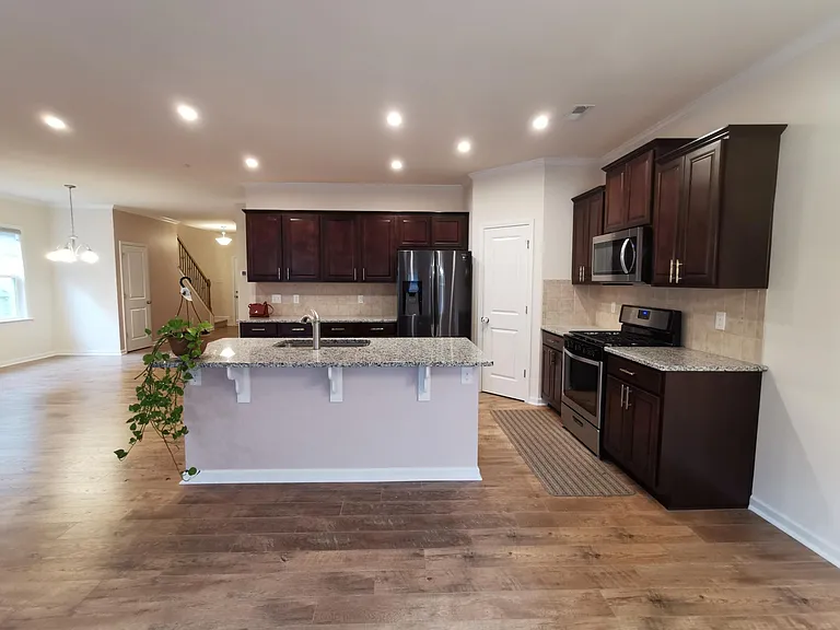 7107 Thornrose Dr — Photo 2