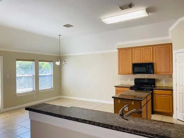 2811 Cresthollow Ln — Photo 7