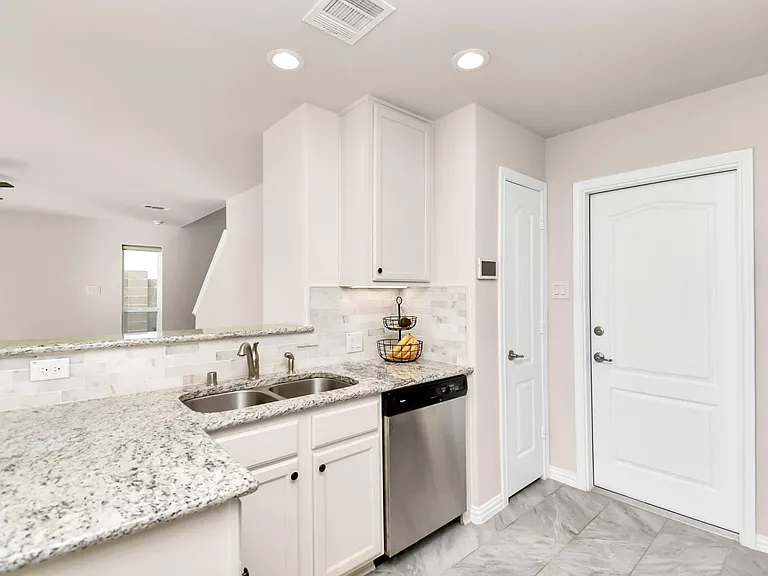 2217 Windy Grove Dr — Photo 11
