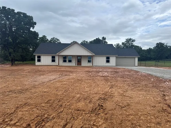 1013 Hereford Dr, Springtown, TX 76082