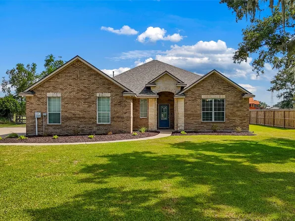 1132 Quarter Horse Trl, Angleton, TX 77515