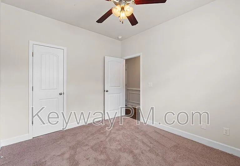 801 Trailside Ct — Photo 3