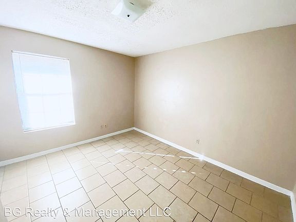 4th image of 502 Scotsdale St APT C