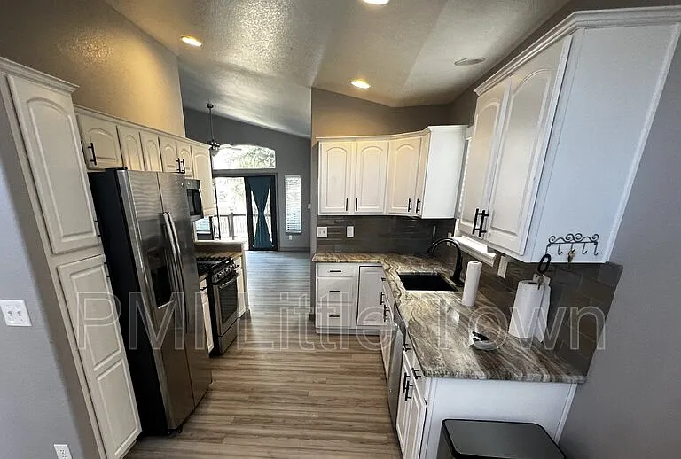 10647 W Bellwood Pl — Photo 8