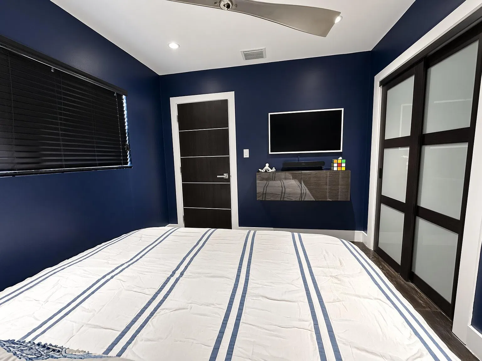 3 bed, 2.0 bath, 1615 sqft, $8,600 — Photo 1