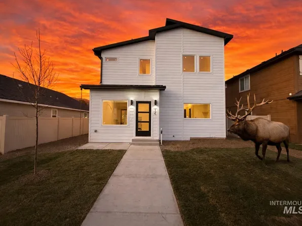 144 Dovetail Dr, Horseshoe Bend, ID 83629