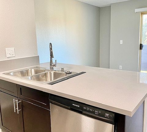 4th image of 374 Shults St #206