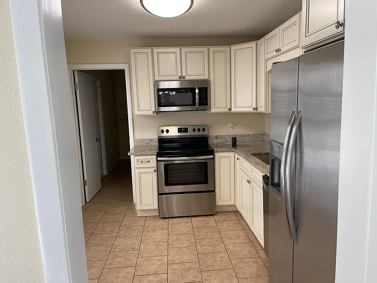 4001 Sandpointe Dr — Photo 11