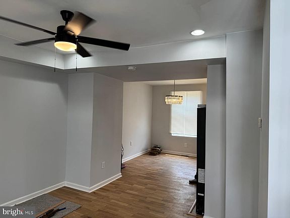 3rd image of 3327 Elmley Ave