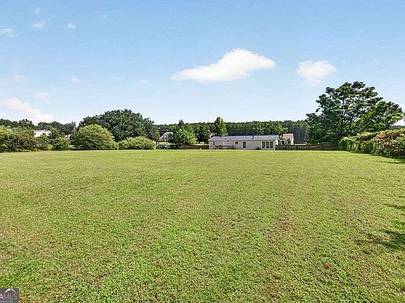 3rd image of 830 Cattle Barn Rd