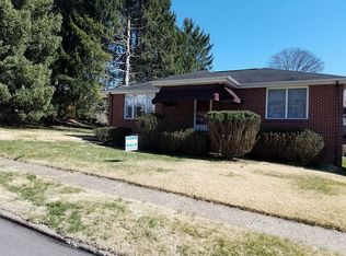 8 Oakmont Rd, Wheeling, WV 26003