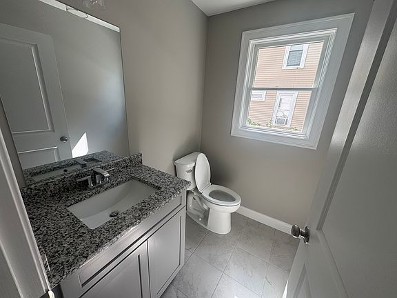 5th image of 477 Washington St #479