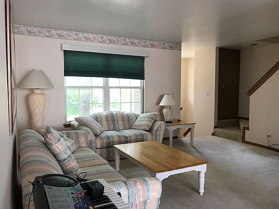 2nd image of 924 Manchester Cir