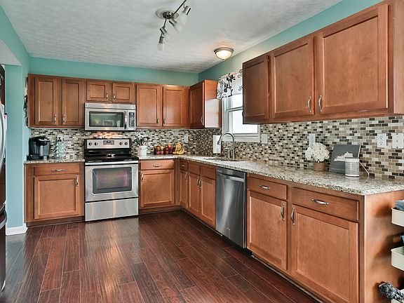 5th image of 924 Kingston Ct