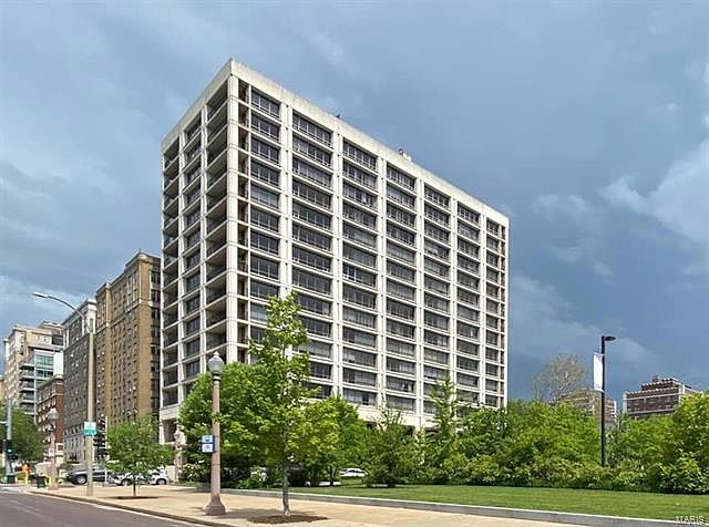 1st image of 4501 Lindell Blvd APT 7H