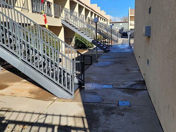 3rd image of 1025 Valencia Dr SE APT 25