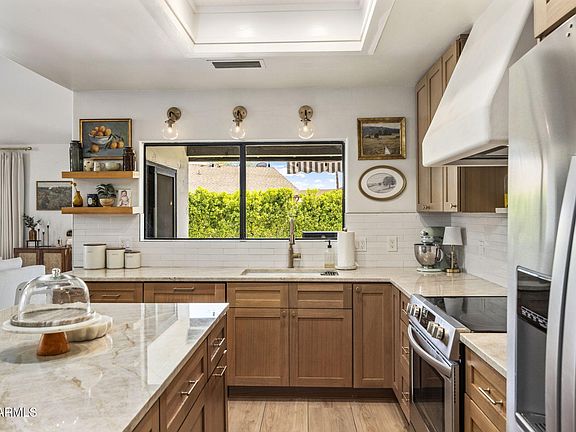 3rd image of 727 E Kings Avenue