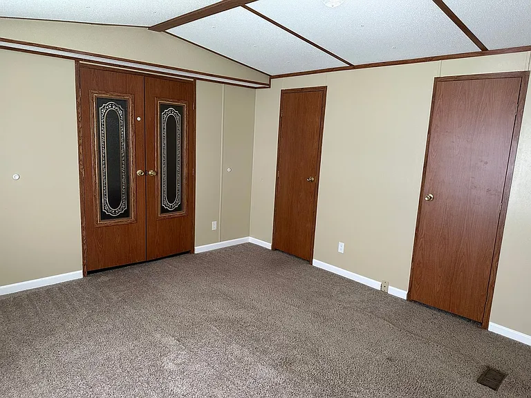 2501 S Broadway Ave — Photo 17