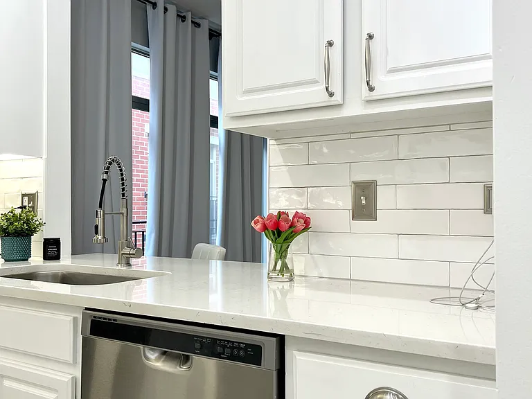 715 W Eastman St — Photo 14
