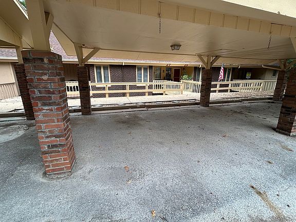 2nd image of 27 Britten Cir
